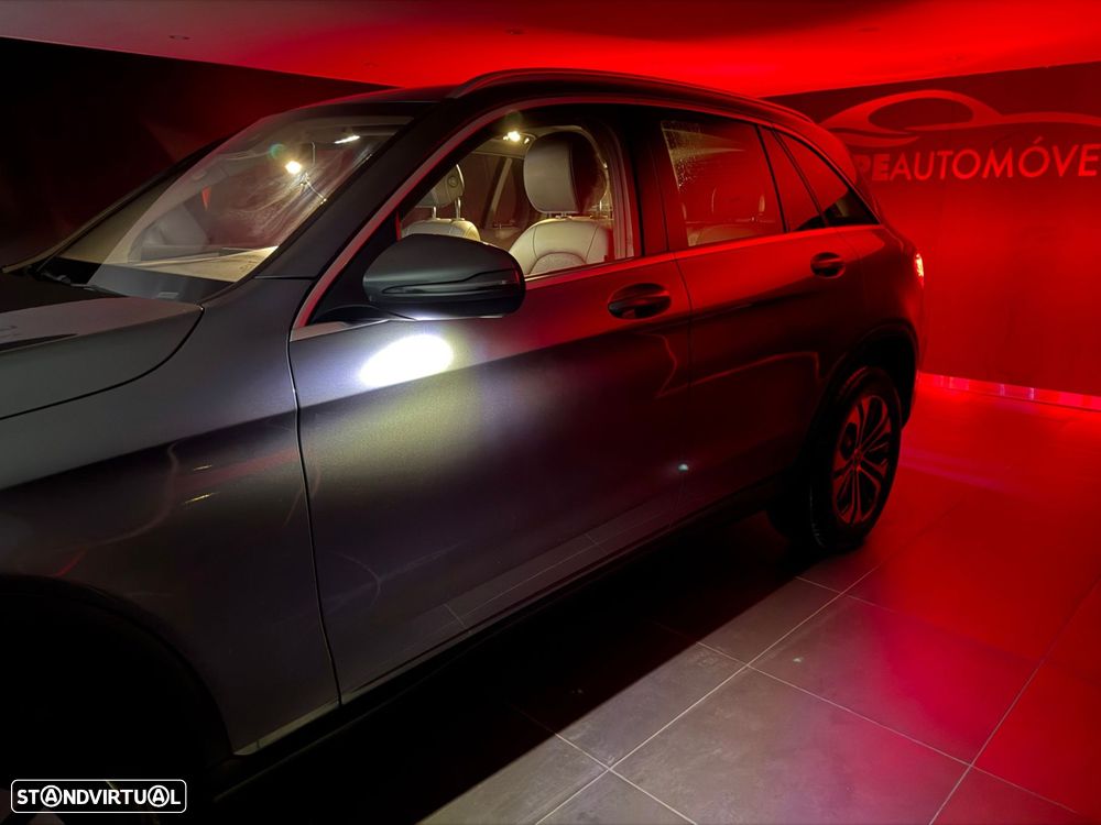 Mercedes-Benz GLC 300 e 4Matic 9G-TRONIC Avantgarde Advanced - 42