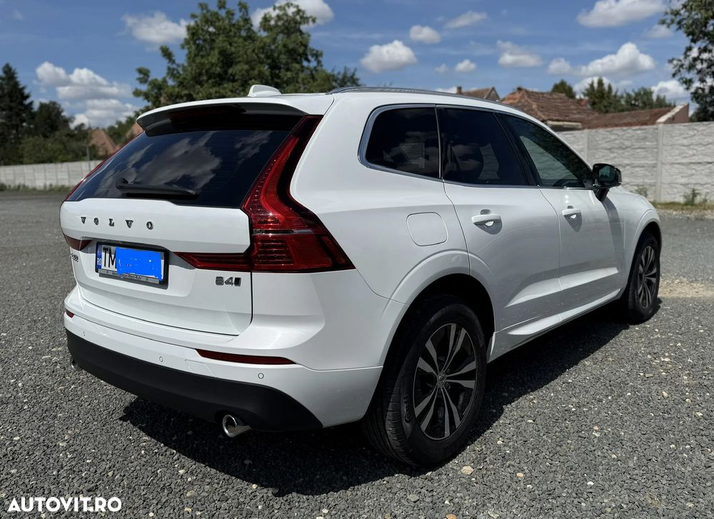 Volvo XC 60 B4 MHEV AWD Momentum Pro - 4