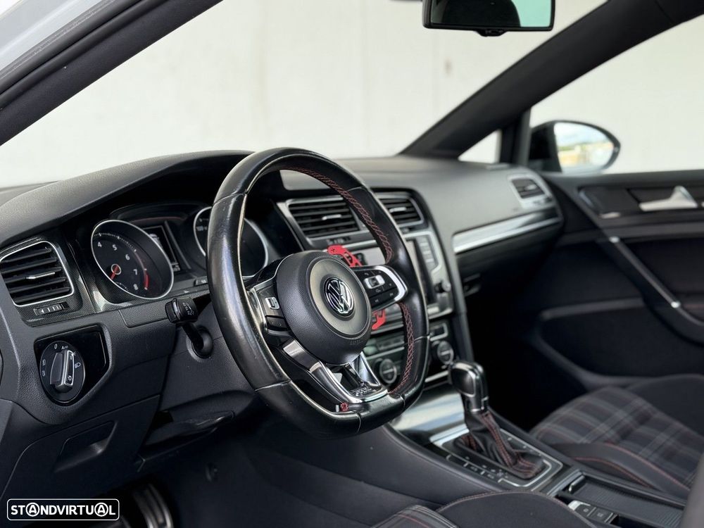 VW Golf 2.0 TSi GTi DSG - 19