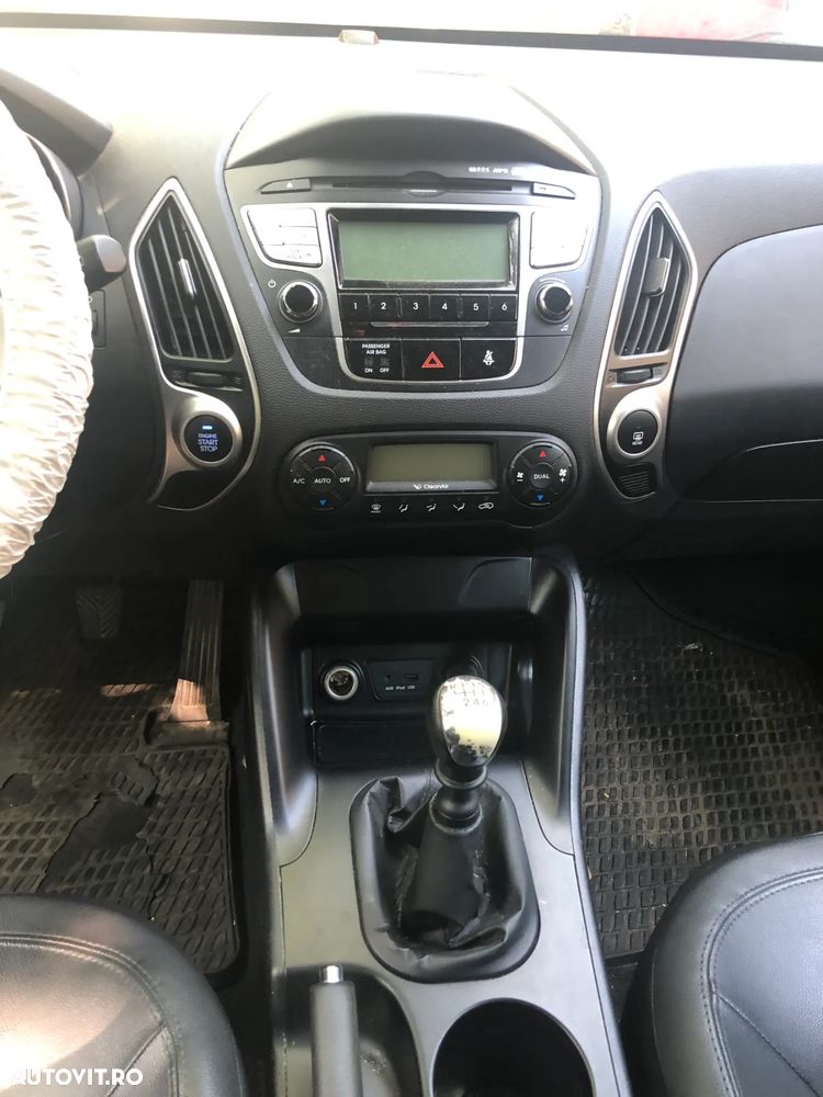 Dezmembrez Hyundai IX35 crdi 4WD gri argintiu 2012 - 3