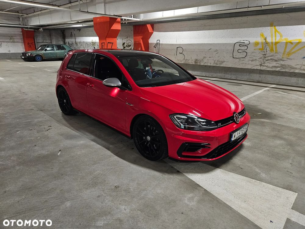 Volkswagen Golf - 1