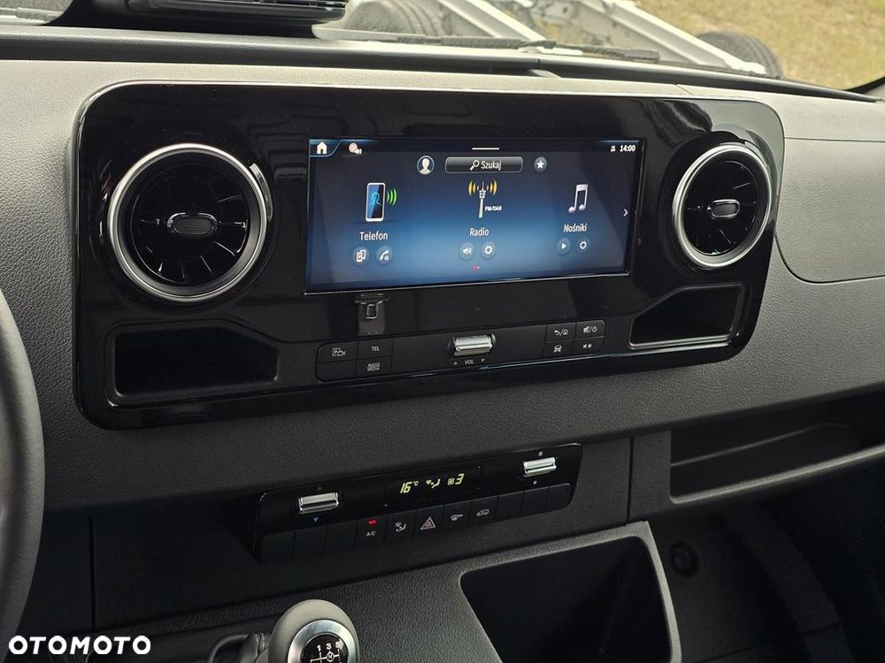 Mercedes-Benz Sprinter - 16