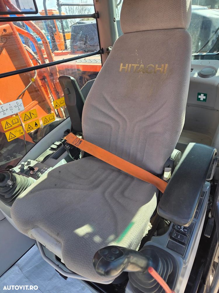 Hitachi ZX210, 23t, cupa NOUA 1,3mc, CUPLA RAPIDA, camere spate si laterale, inst picon, CONSUM MEDIU 9,6l/h, senile 80% ok doar 988h deplasare, 3 pompe hidr HITACHI, antifurt, motor ISUZU, ad sapare 7m, ridica 14t, STARE BUNA,leasing 4ani-83.900 EUR+Tva - 13