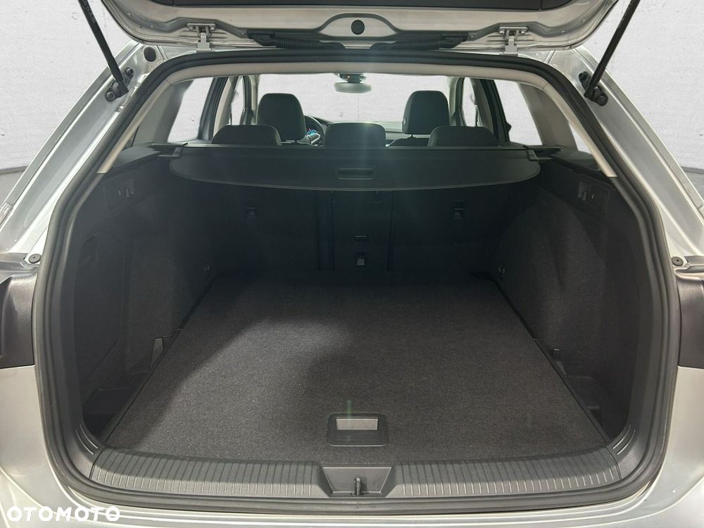 Volkswagen Golf - 24