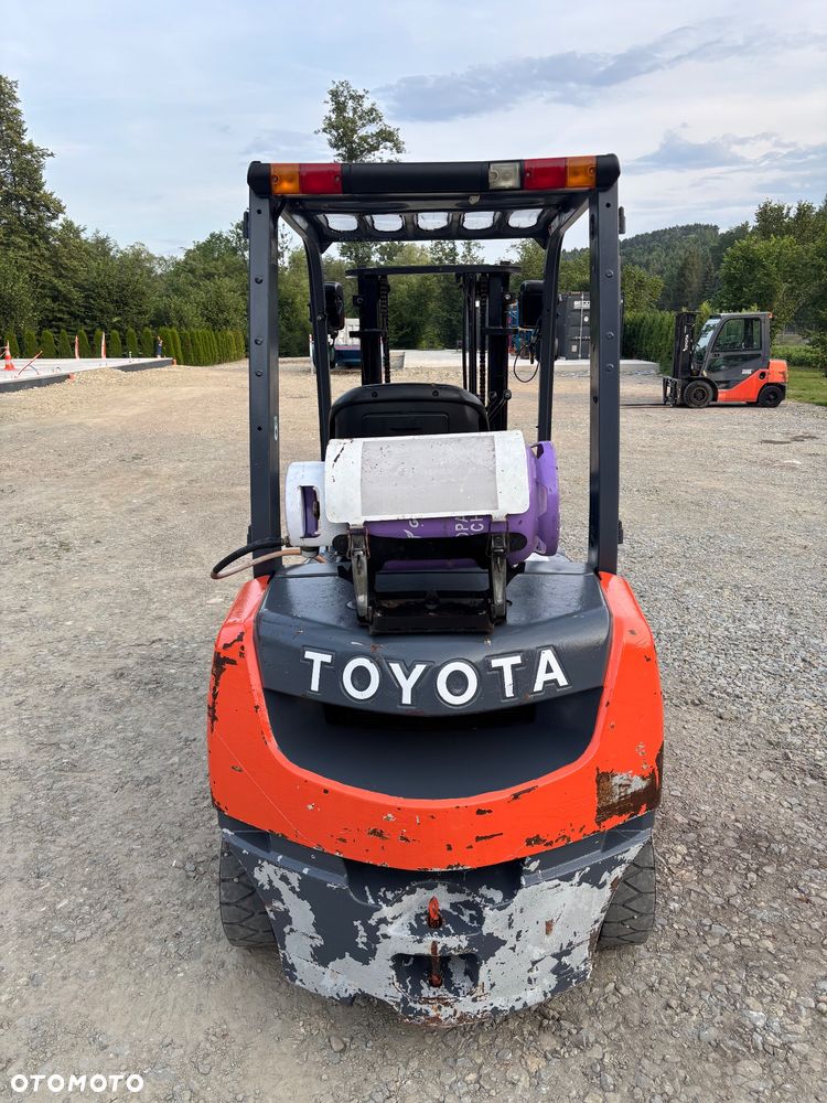 Toyota 8FGF25  2,5t tanio przesuw boczny 24 500 - 6