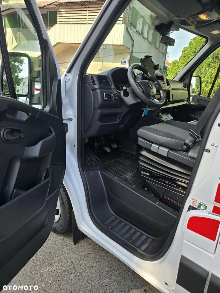Renault Master Ambulans karetka gwarancja - 21