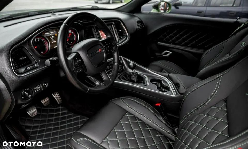 Dodge Challenger - 25