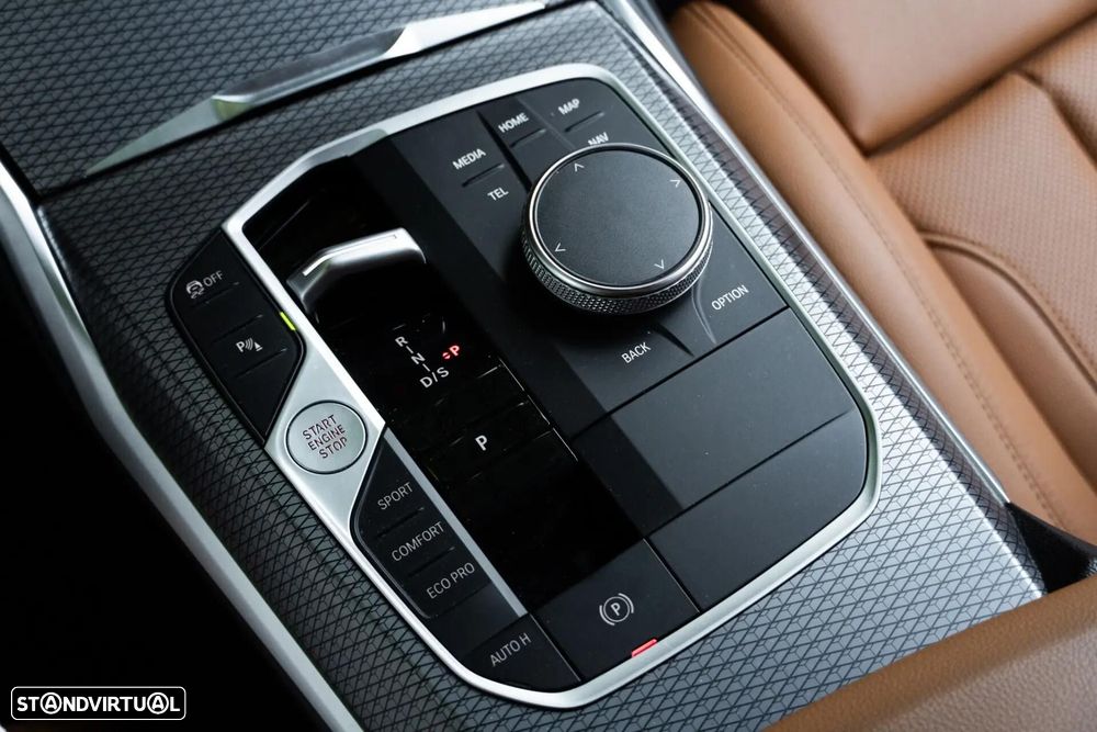BMW 318 d Pack Desportivo M Pro Auto - 24