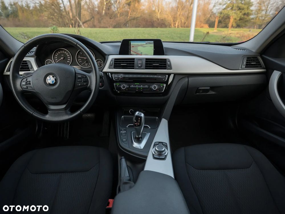BMW Seria 3 320i Advantage - 24