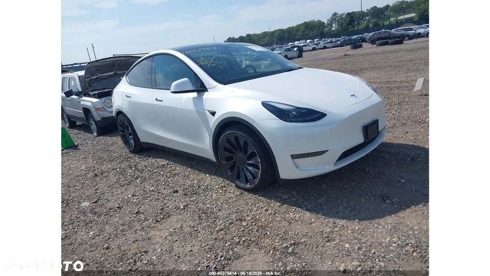 Tesla Model Y Performance AWD - 1