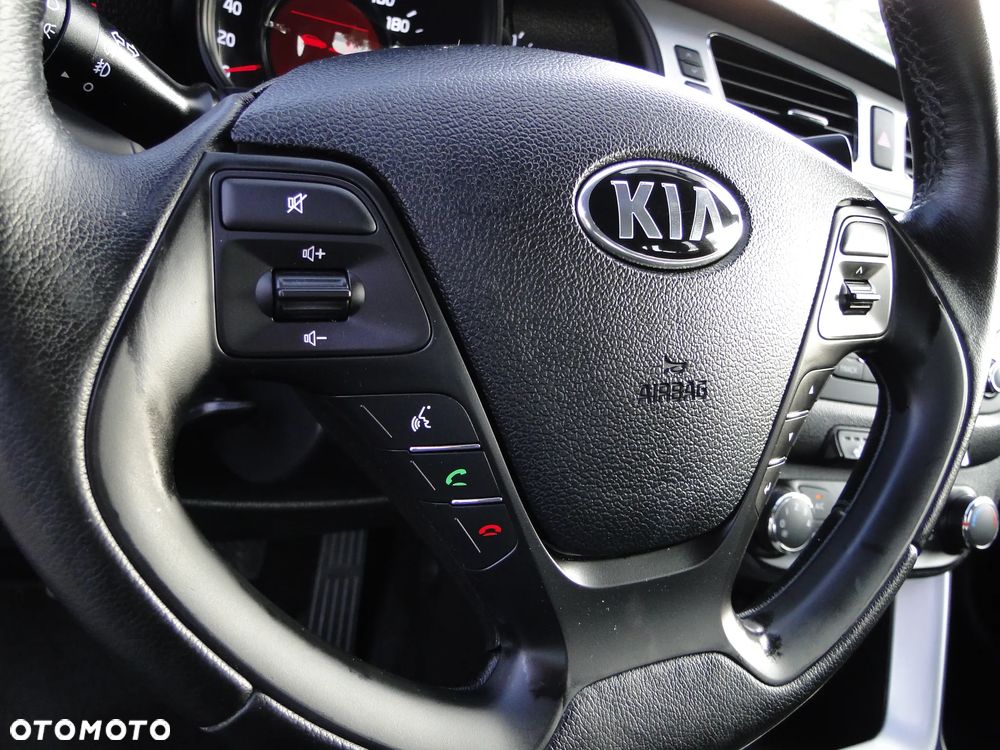 Kia Ceed - 25