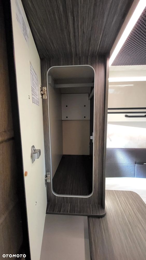 McLOUIS Nevis 879 - 5 osobowy - 30