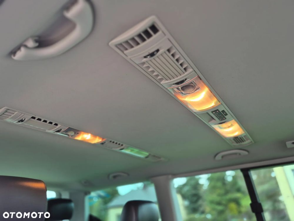 Volkswagen Multivan - 31