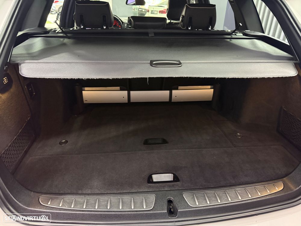 BMW 320 d Pack M - 11