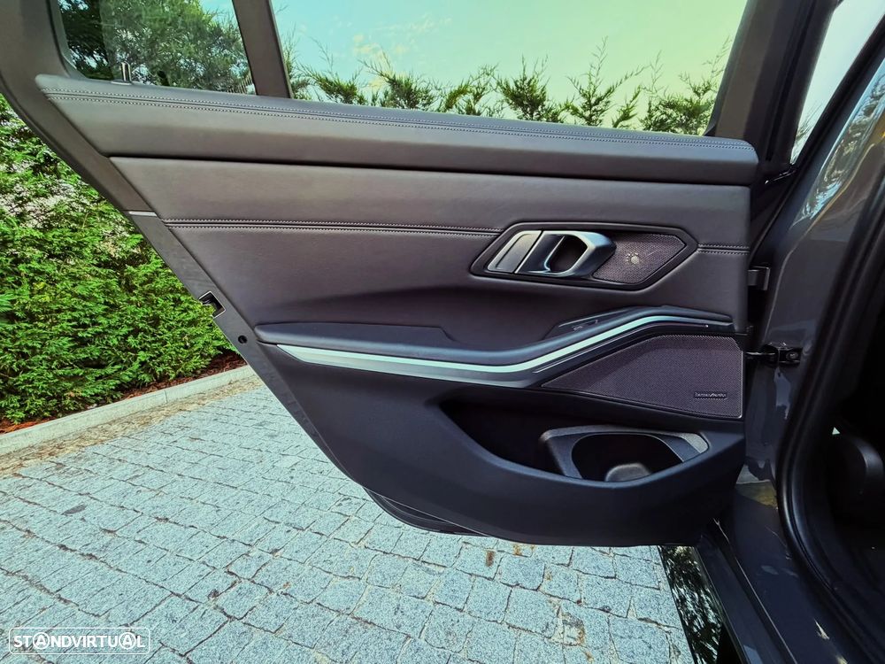 BMW M3 Competition M xDrive - 22