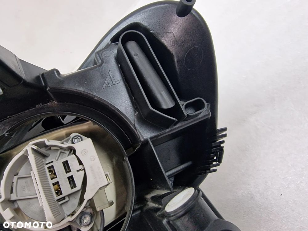 VW TOURAN II 5TA 15- PRAWA LAMPA PRZEDNIA PRZÓD , ZWYKŁA , NR 5TB941006A , NR AUKCJI LPP86 - 14