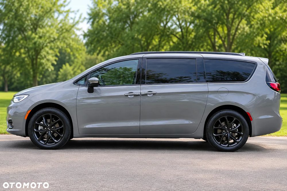 Chrysler Pacifica - 4