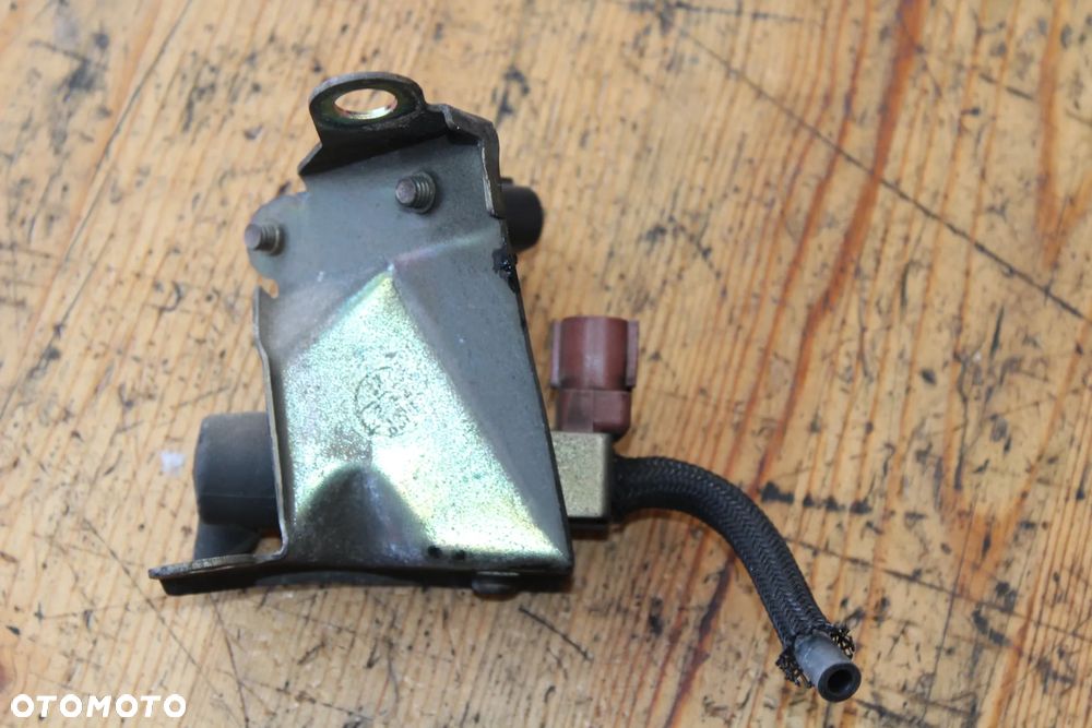 CZUJNIK STEROWANIA TURBINĄ COROLLA VERSO II RAV 4 89421-20210 25860-64140 - 4