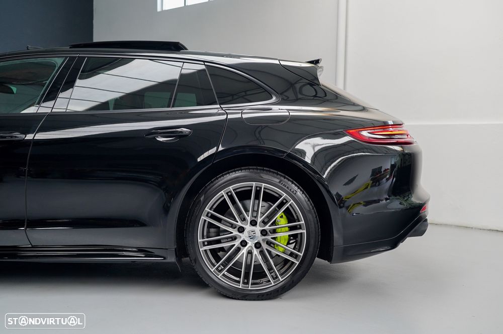 Porsche Panamera Sport Turismo 4 E-Hybrid - 32