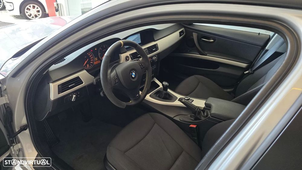 BMW 320 d EfficientDynamics Navigation - 40