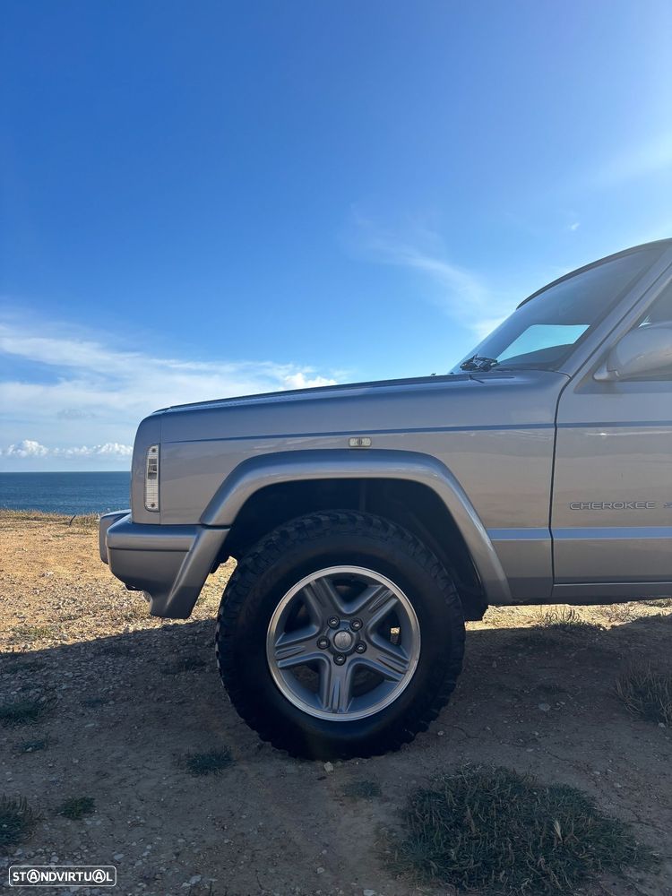 Jeep Cherokee 2.5 TD Base - 38