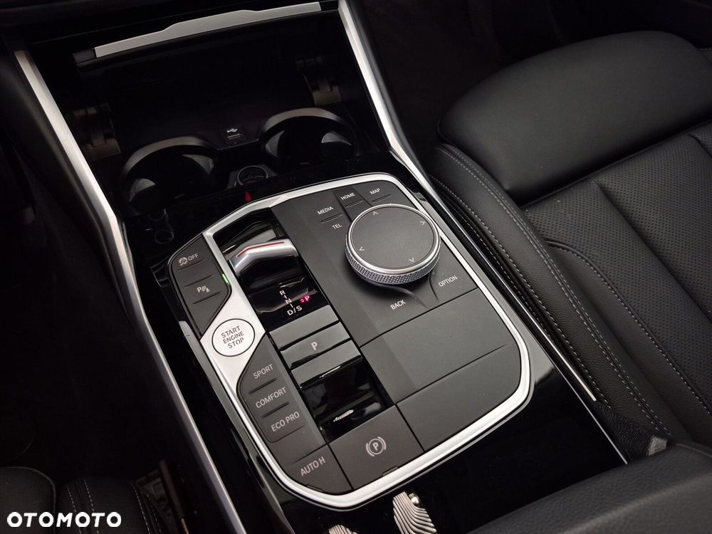 BMW Seria 3 320d xDrive mHEV - 16