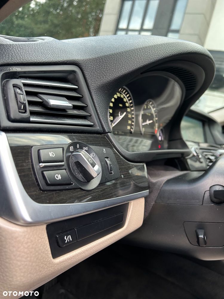 BMW Seria 5 535i xDrive - 17