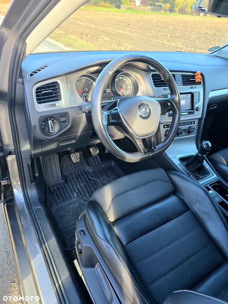 Volkswagen Golf - 23