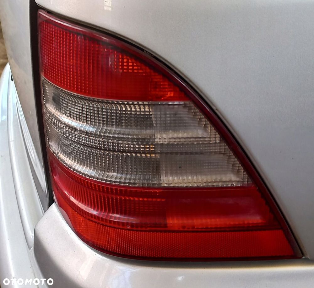 LAMPA TYLNA PRAWA MERCEDES-BENZ ML I W163 - 1
