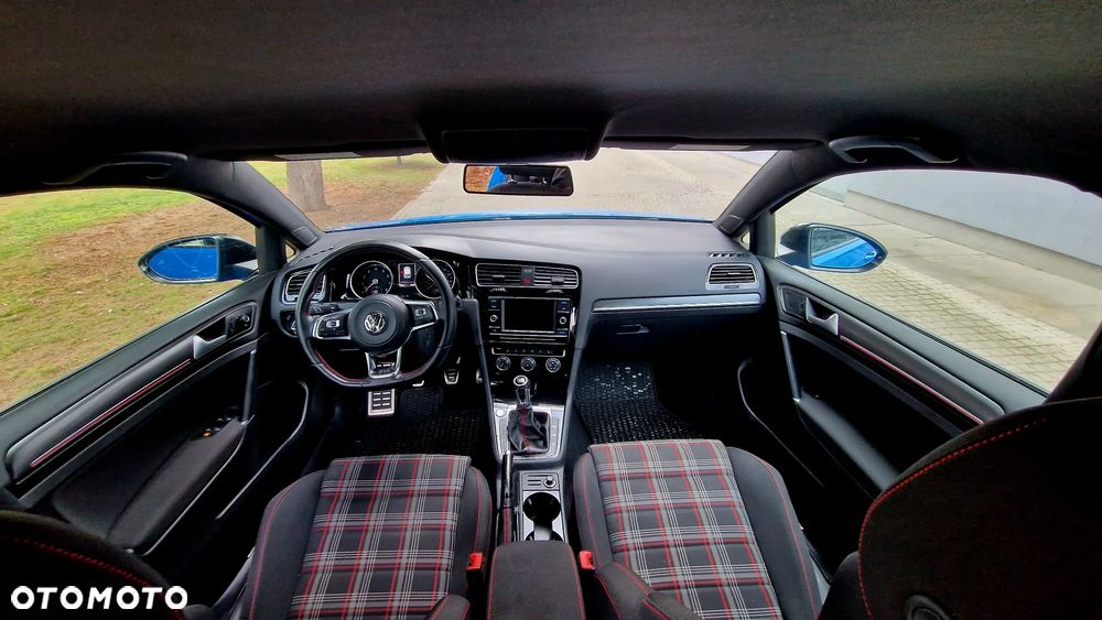 Volkswagen Golf - 30