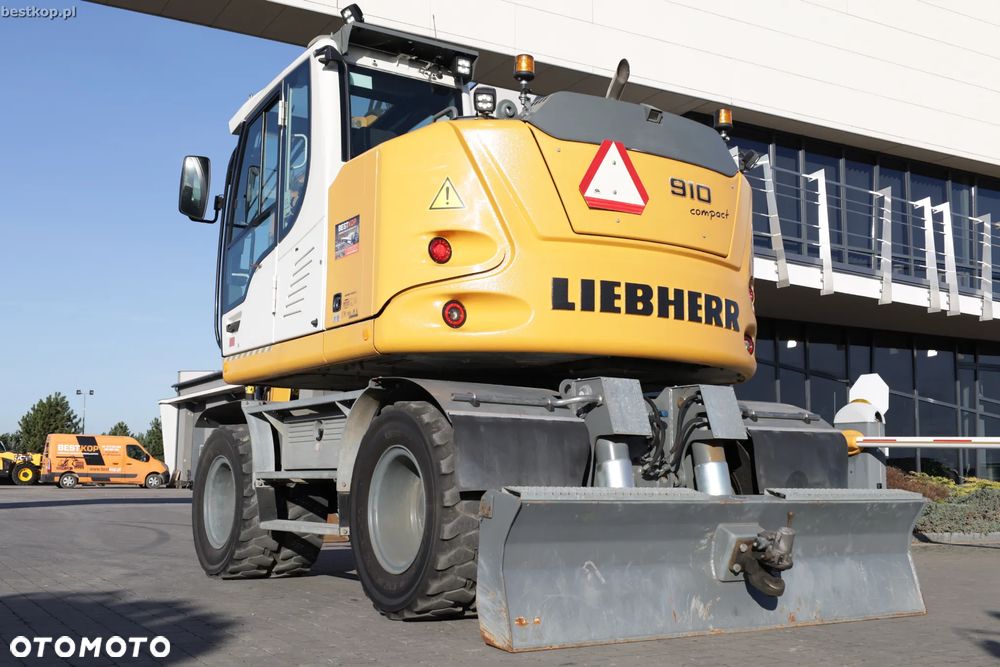 Liebherr A910 Compact Litronic - 9