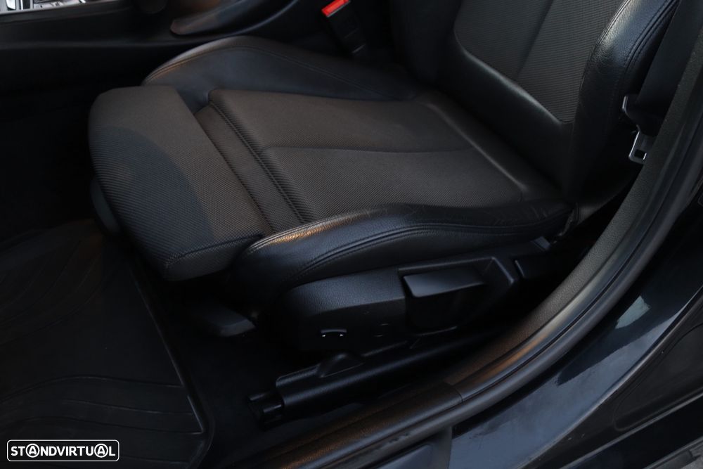 BMW 318 d Touring xDrive Line Sport - 29
