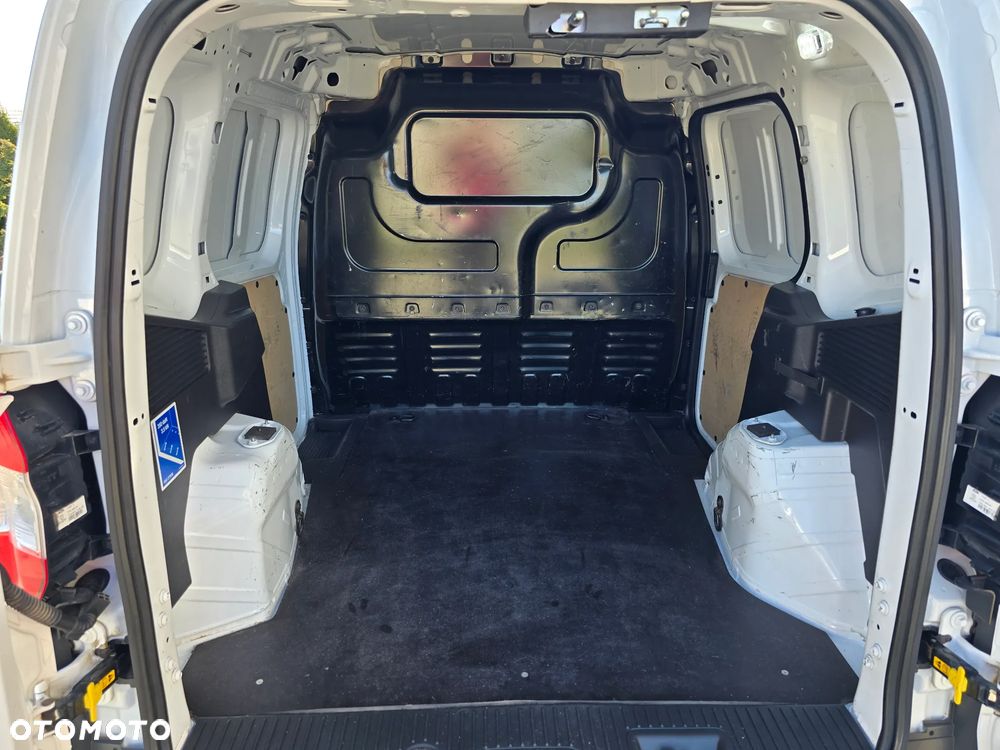 Ford Transit Courier - 22