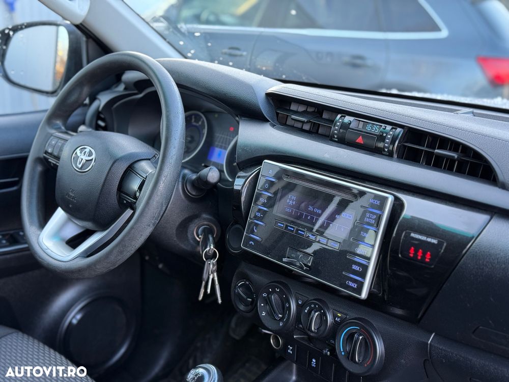 Toyota Hilux 4x4 Double Cab M/T Comfort - 6