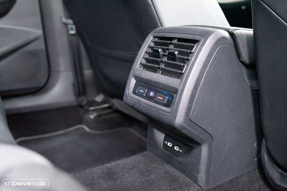 VW Golf Variant 2.0 TDi R-Line DSG - 53