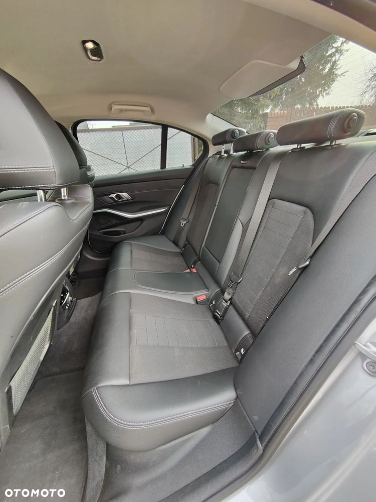 BMW Seria 3 318d Business Edition - 26