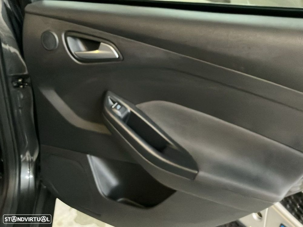 Ford Focus 1.0 EcoBoost Titanium - 23