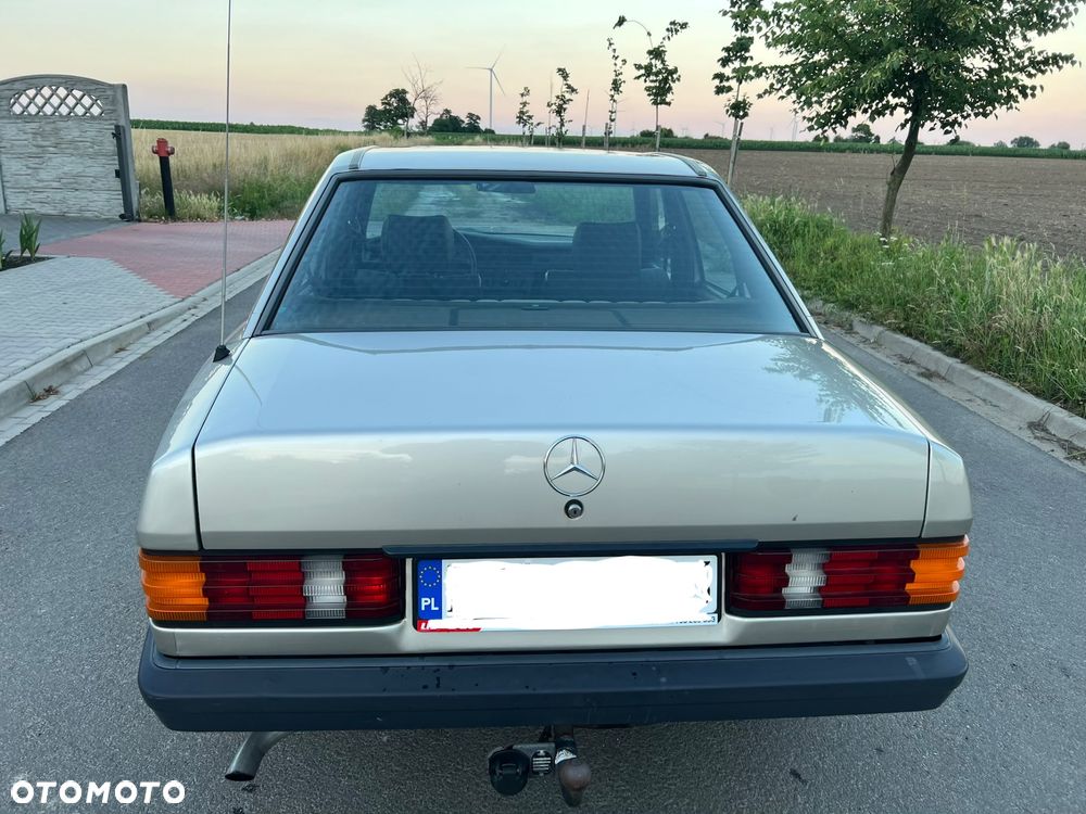 Mercedes-Benz W201 (190) - 8