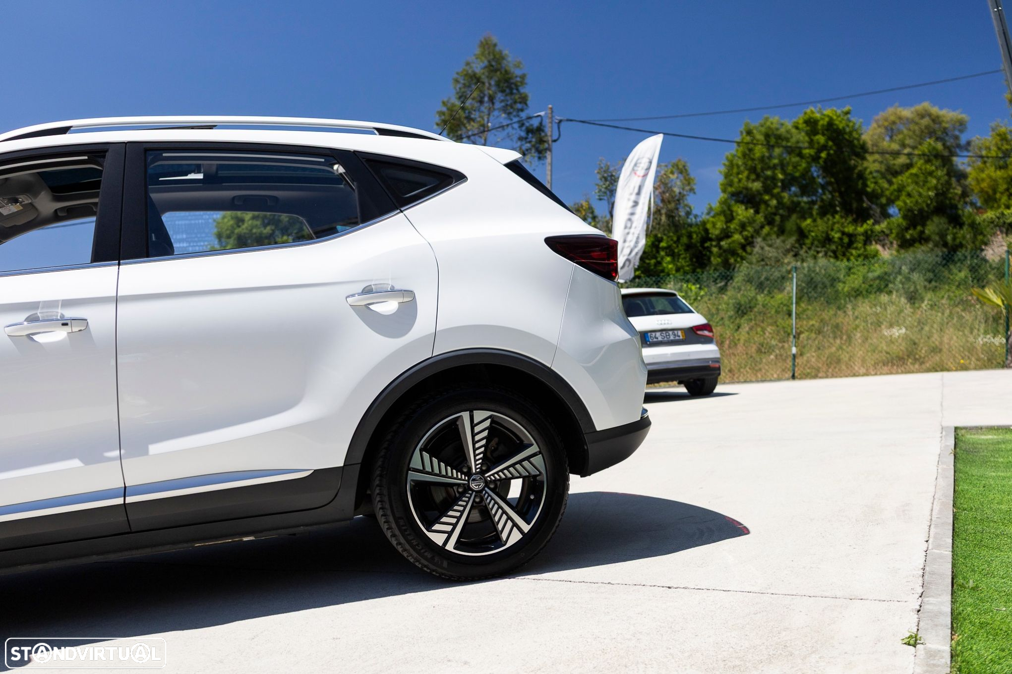 MG ZS - 11
