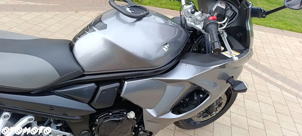 Suzuki GSX - 21