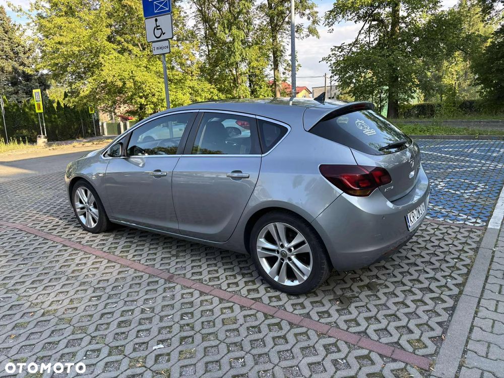 Opel Astra IV 1.7 CDTI Cosmo - 3
