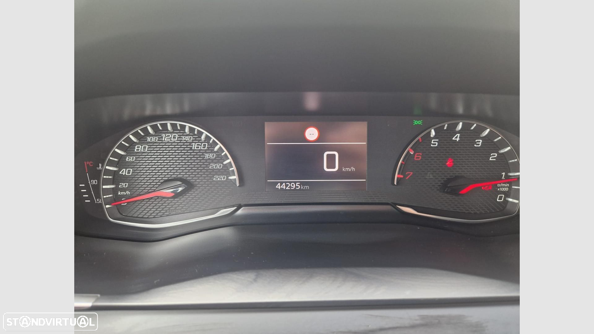 Peugeot 2008 1.2 PureTech Active Pack - 10