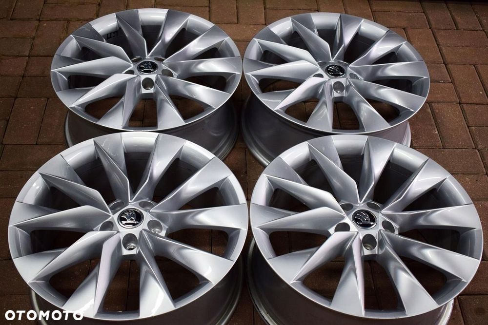 SKODA 19 Enyaq iV SuperB Octavia IV 5LA Nowy Model Oryginał - 1