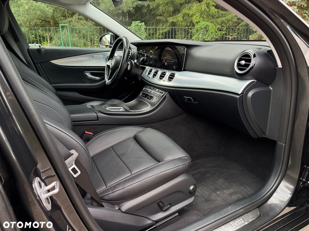 Mercedes-Benz Klasa E 200 9G-TRONIC Exclusive - 7