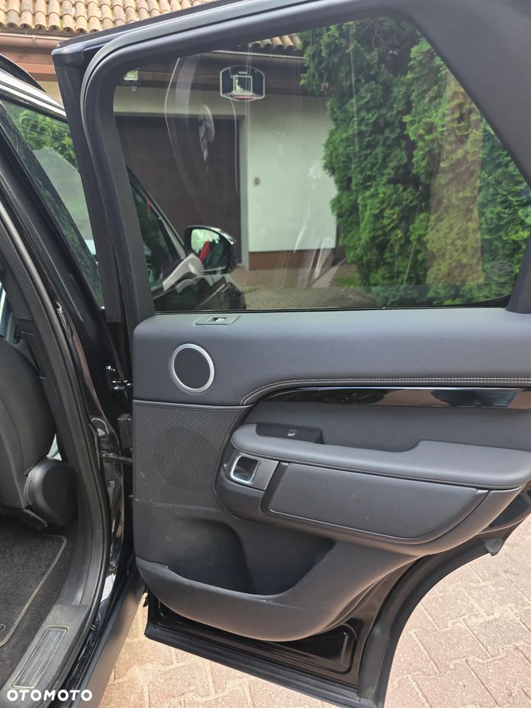 Land Rover Discovery 3.0 D250 mHEV R-Dynamic HSE - 13