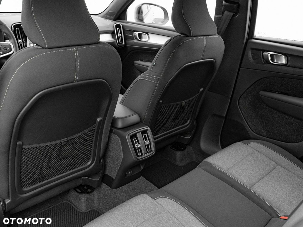 Volvo XC 40 B3 Plus Dark - 25