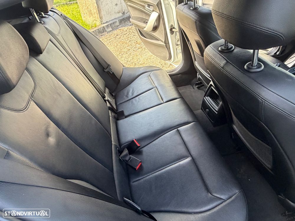 BMW 116 d Pack M - 24