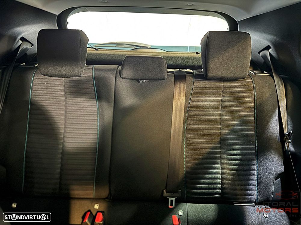 Peugeot 2008 1.2 PureTech Allure - 37