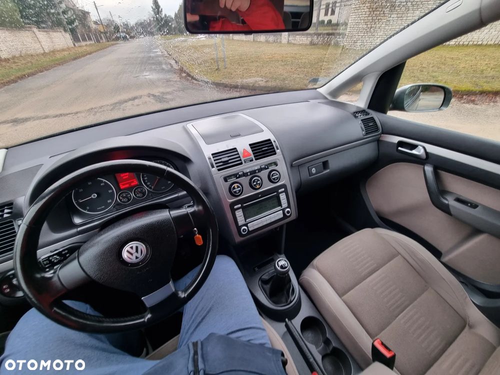 Volkswagen Touran 2.0 TDI Highline - 27