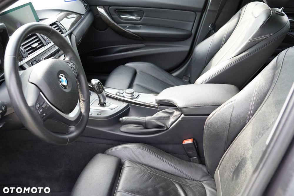 BMW Seria 3 328i xDrive Luxury Line - 11